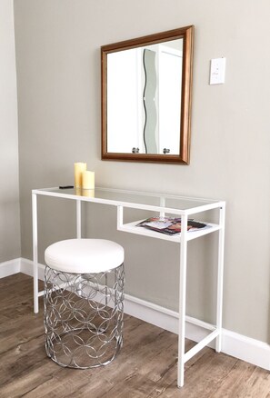 Make up stand 
