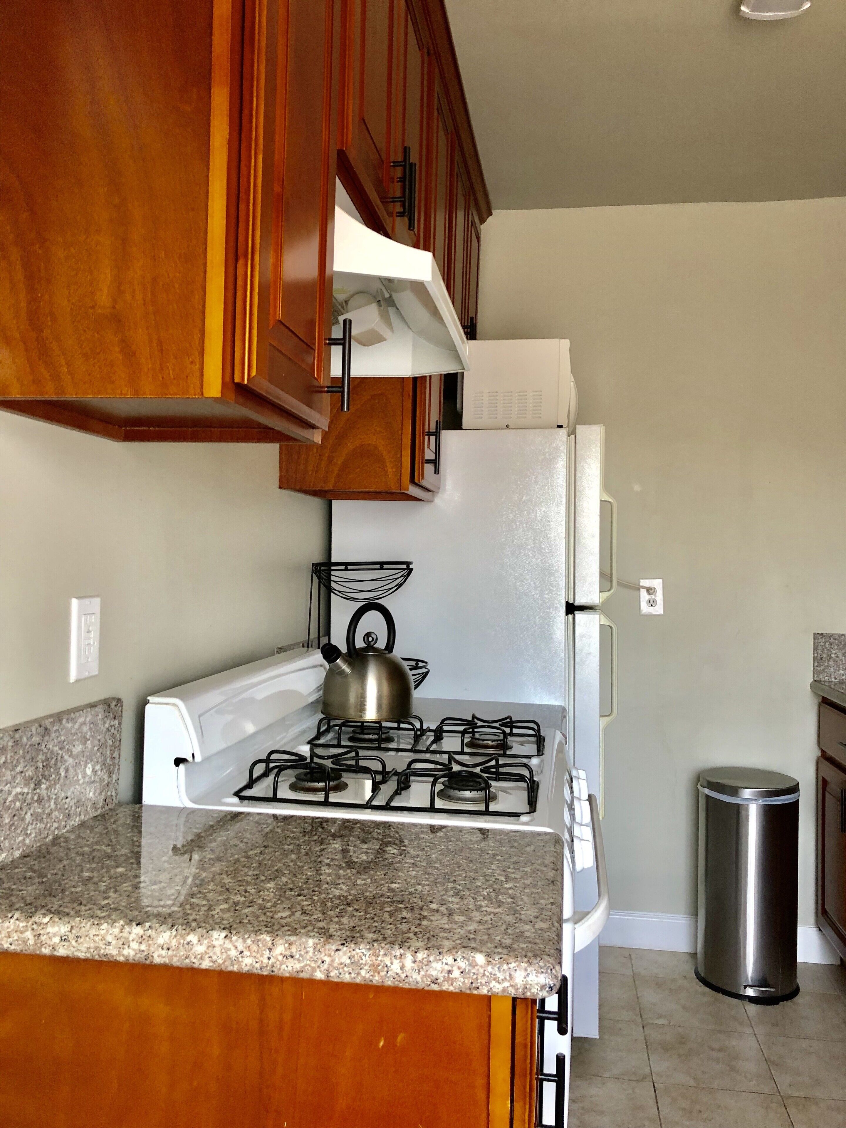 Full size kitchen 