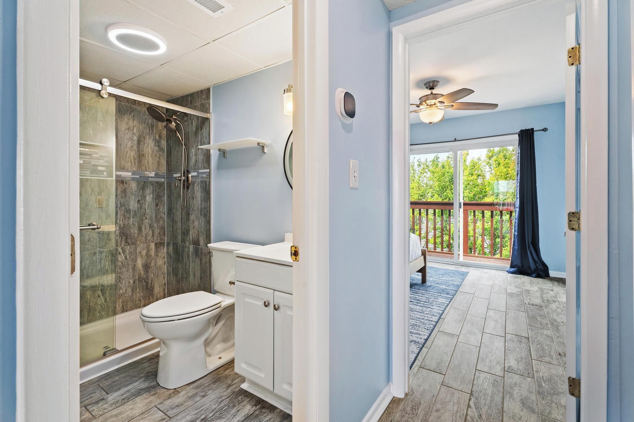 Bathtub, hair dryer, towels