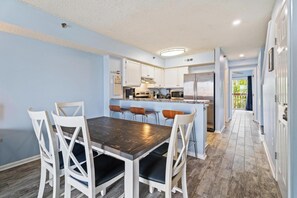 Dining - Breezy Point #303 - Rooftop Deck Panoramic Sunsets (Ocean City)