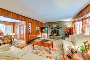 TV, fireplace, streaming services