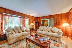 TV, fireplace, streaming services