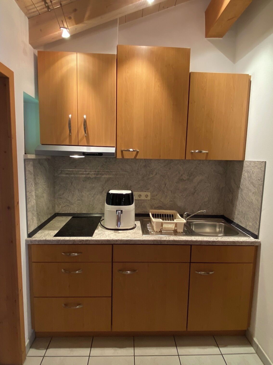 Fridge, stovetop, coffee/tea maker, toaster