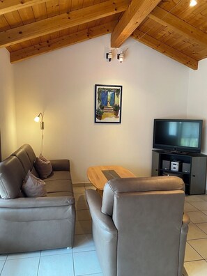 TV - Ferienwohnung bis 4 Personen, Balkon, 45 m² (Waging am See)