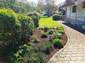 Property grounds - Ferienwohnung bis 4 Personen, Balkon, 45 m² (Waging am See)