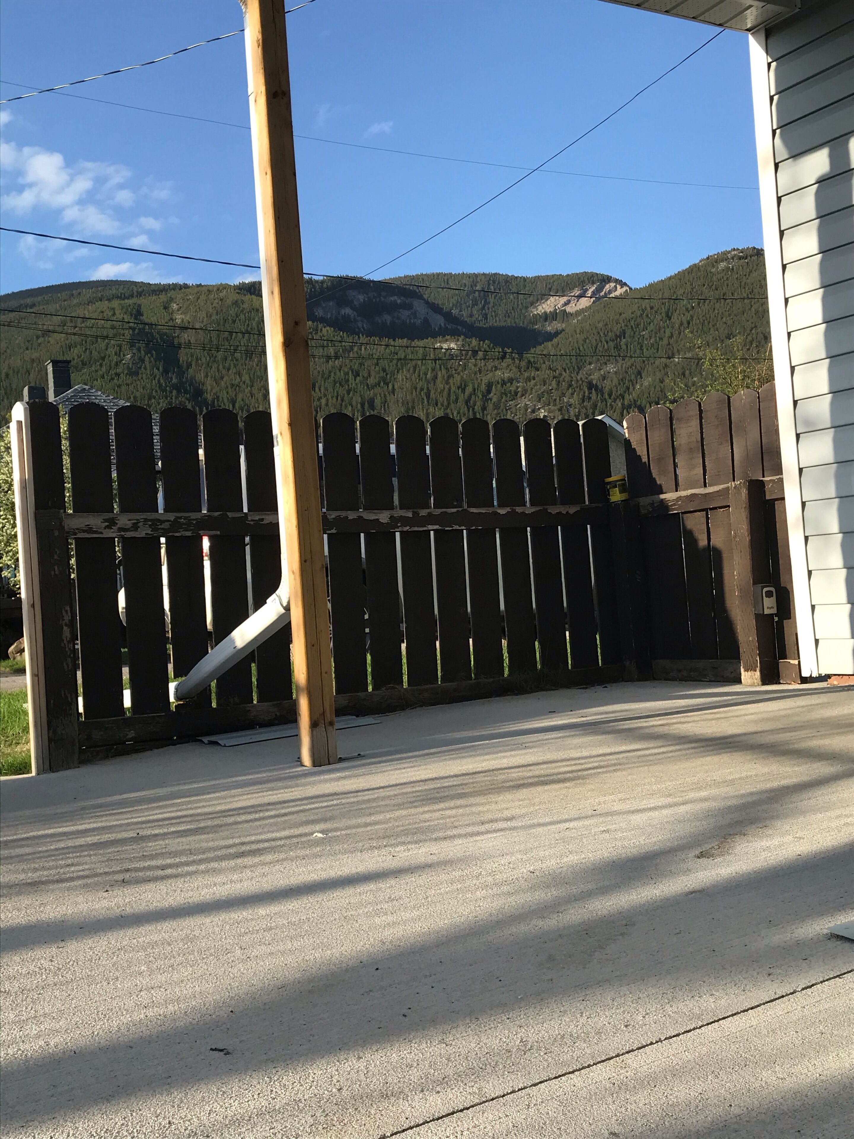 RheLi Amazing Vacation Rentals -  Blairmore, Crowsnest Pass