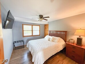 4 bedrooms, iron/ironing board, free WiFi, bed sheets