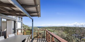 Outdoor dining - One Mile Ridge No.15 - Beautiful bushland views - WiFi, Air Con - Pool in Complex (BOAT HARBOUR)