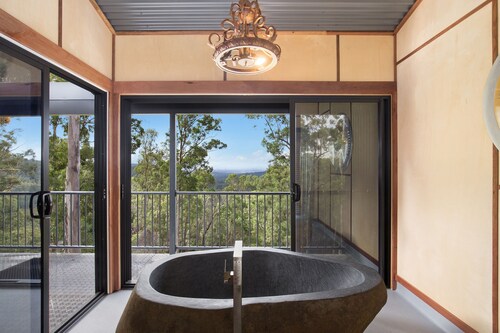 TREE HOUSE #1. Private, stone bath with amazing views of Gold Coast Hinterland