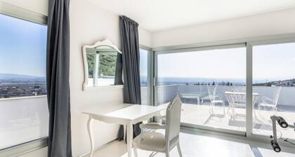 Design villa with garden, pool and fantastic views