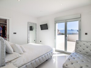 4 soverom, strykejern/-brett, internettilgang og sengetøy