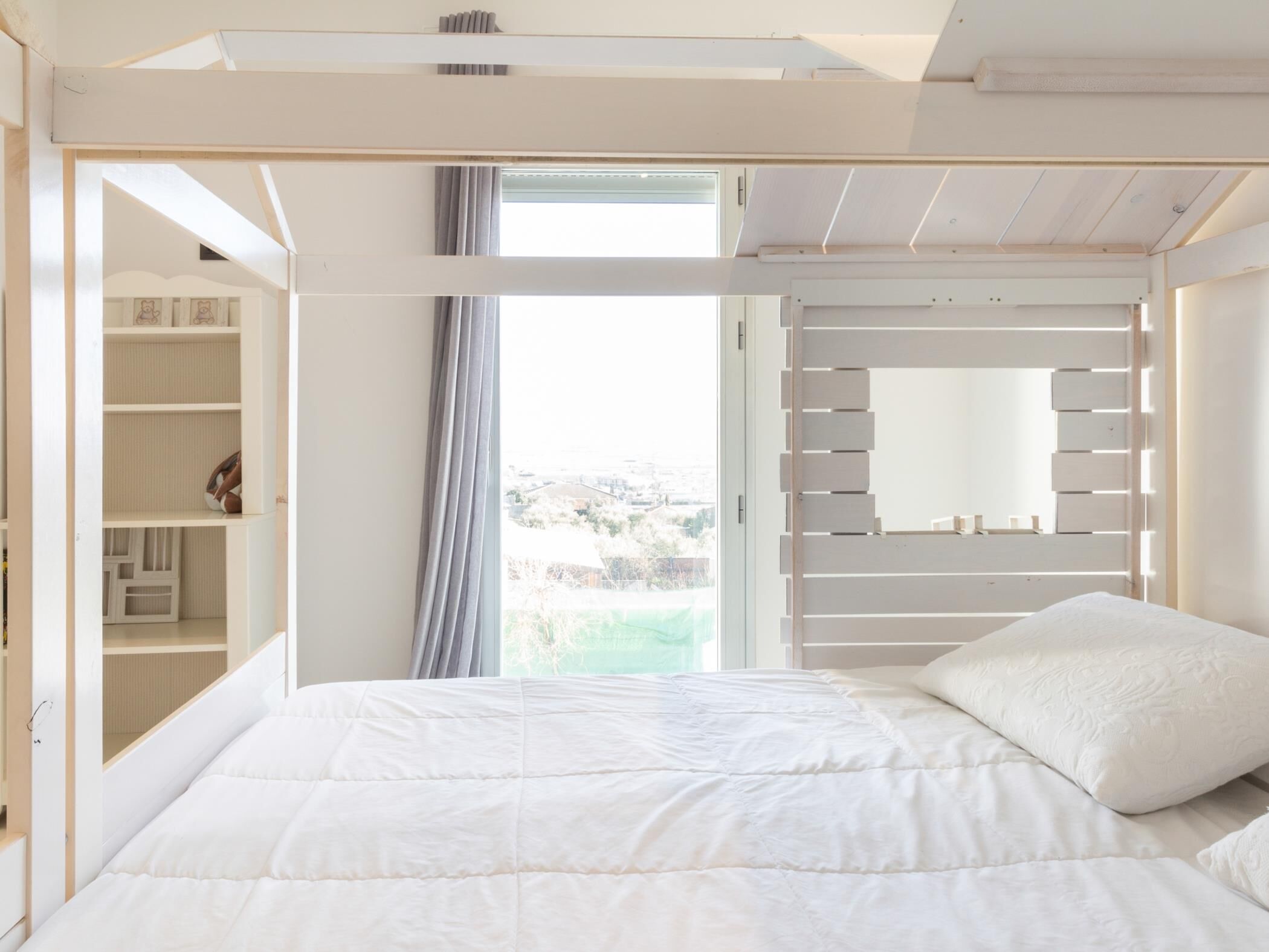 4 slaapkamers, een strijkplank/strijkijzer, internet, beddengoed