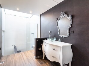 Hårføner og håndklær