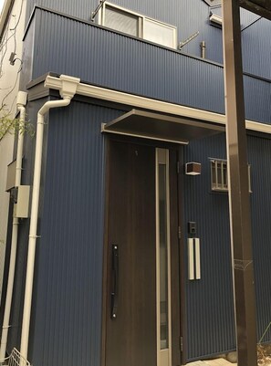 المنشأة من الخارج