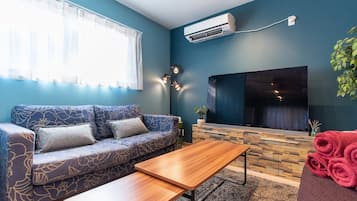 Private Vacation Home | Living room