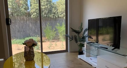 Delicate Bundoora townhouse 10