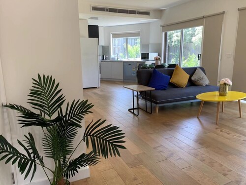 Delicate Bundoora townhouse 10