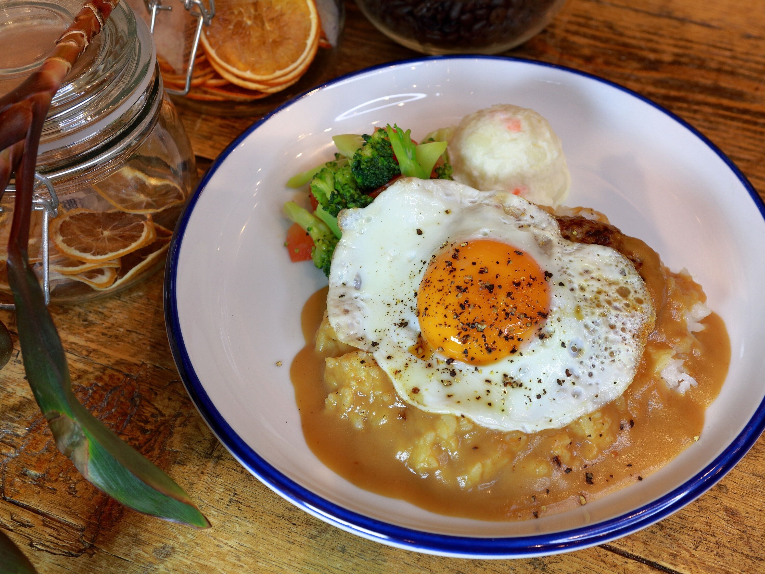 daily cooked-to-order breakfast (jpy 1400 per person)