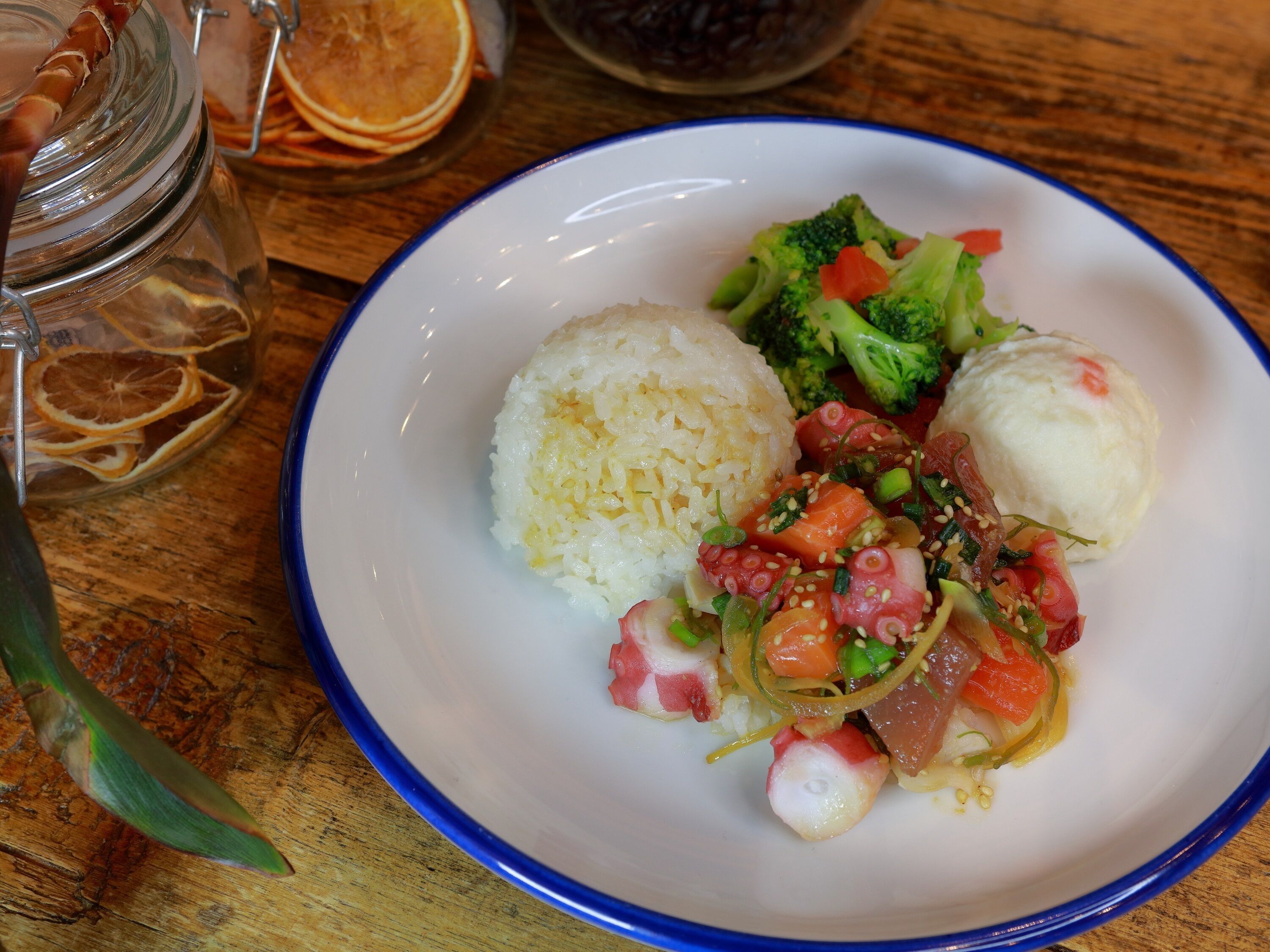 daily cooked-to-order breakfast (jpy 1400 per person)