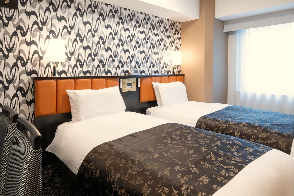 Habitación estándar con 2 camas individuales, no fumadores | Edredones de plumas, escritorio, wifi gratis y ropa de cama