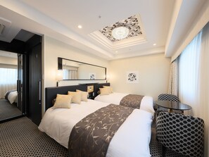 Deluxe Twin Room, Non Smoking | Down comforters, desk, free WiFi, bed sheets - APA HOTEL Nihombashi Bakuroyokoyama Ekimae (Tokyo)