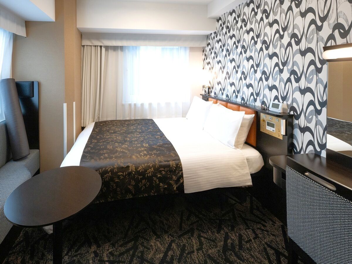 Down duvets, desk, free WiFi, bed sheets