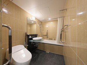 Deluxe Twin Room, Non Smoking | Bathroom | Combined shower/bathtub, free toiletries, hair dryer, slippers - APA HOTEL Nihombashi Bakuroyokoyama Ekimae (Tokyo)