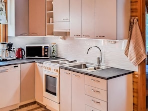 Fridge, microwave, dishwasher, cookware/dishes/utensils - Kesäranta by Interhome (Enonkoski)