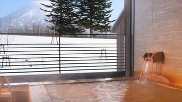 Badewanne und Dusche (separat), Quellwasserbad, Regendusche