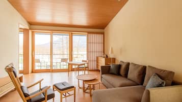 Detached Villa-Style 1 Bedroom Suite with Private In-Room Onsen, Non-Smoking | Down comforters, pillowtop beds, free minibar, in-room safe