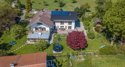 Ferienwohnung "Julia" mit Seeblick, Bergblick, WLAN, Garten & Terrasse