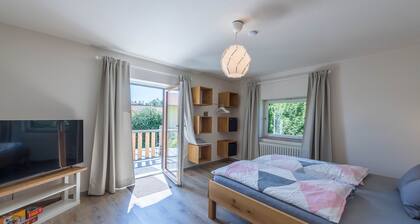 Ferienwohnung "Selina" mit Seeblick, Bergblick, Balkon & Garten