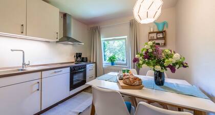 Ferienwohnung "Selina" mit Seeblick, Bergblick, Balkon & Garten