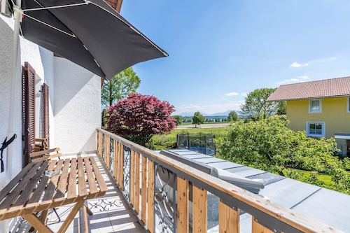 Ferienwohnung "Selina" mit Seeblick, Bergblick, Balkon & Garten