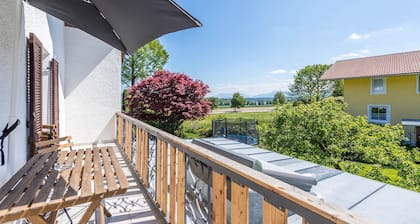 Ferienwohnung "Selina" mit Seeblick, Bergblick, Balkon & Garten
