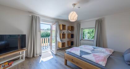 Ferienwohnung "Selina" mit Seeblick, Bergblick, Balkon & Garten