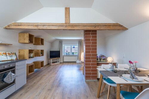 Moderne Ferienwohnung "Linde" mit Blick auf den See, Bergblick, Garten & Terrasse