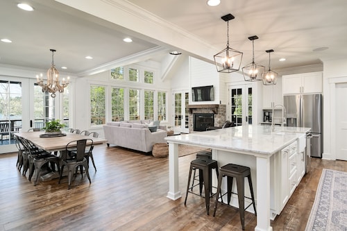 Emerald Cove at Smith Lake: 7BR house, sleeps 18+, beautiful channel views!