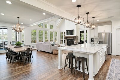 Emerald Cove at Smith Lake: 7BR house, sleeps 18+, beautiful channel views!