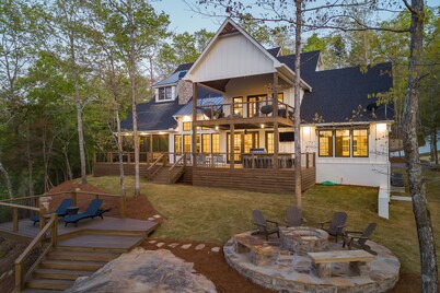 Emerald Cove at Smith Lake: 7BR house, sleeps 18+, beautiful channel views!
