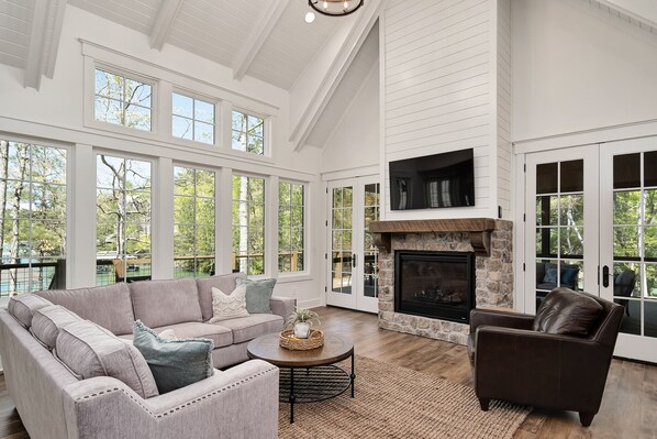 TV, fireplace, DVD player, books