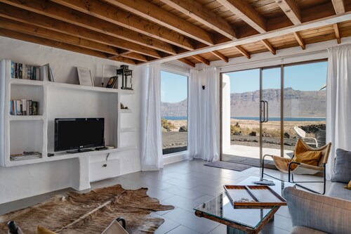 Maison moderne "El Loft" avec vue sur la mer et la montagne, Wi-Fi et terrasse