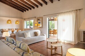 TV - Beautiful Holiday Home "Bini S Aigo" with Sea View, Wi-Fi & Pool (Binibeca Vell, Sant Lluis, Menorca)