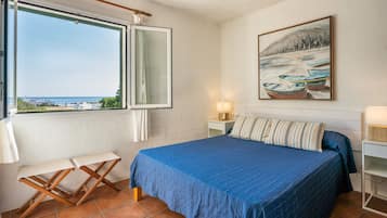 3 slaapkamers, een strijkplank/strijkijzer, gratis wifi, beddengoed