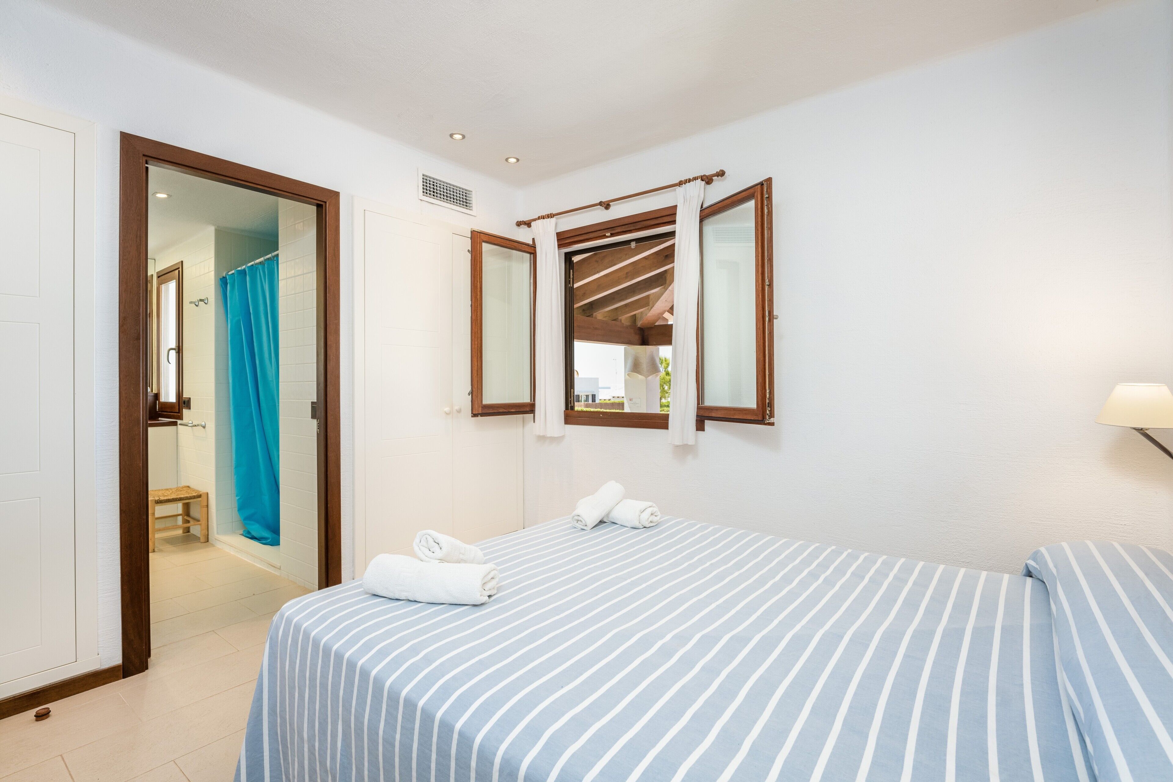 4 habitaciones, tabla de planchar con plancha y wifi gratis 