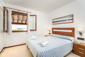 4 slaapkamers, een strijkplank/strijkijzer, gratis wifi, beddengoed