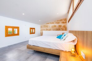 2 bedrooms, desk, iron/ironing board, free WiFi - Beautiful Holiday Home "Sa Porta" with Wi-Fi & Terrace (Alcudia)