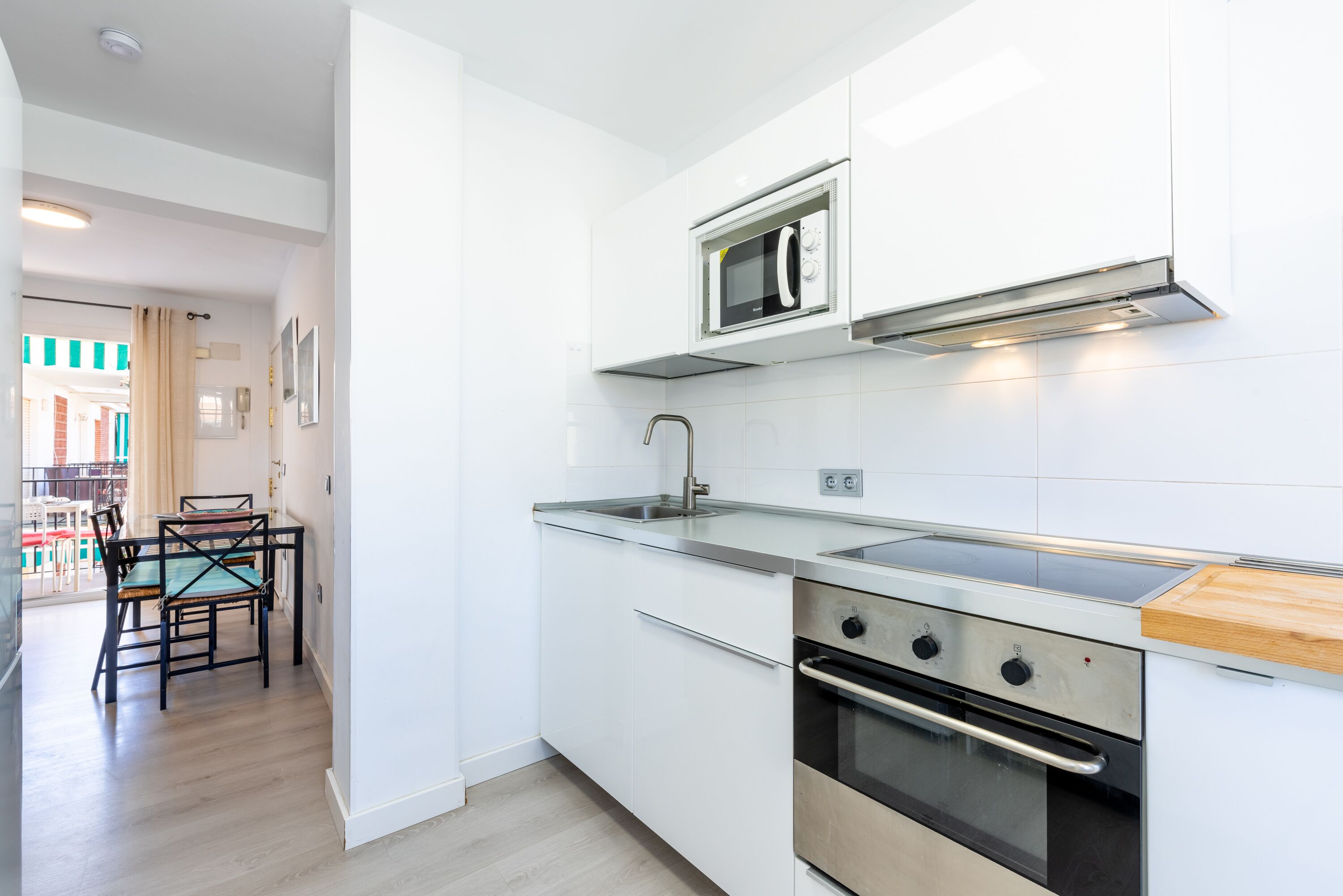 Modern Holiday Apartment Apartamento Alborán Playa with Air Conditioning, Wi-Fi & Terrace; Parking Available