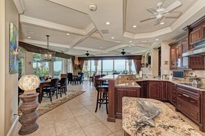 Fridge, stovetop, dishwasher