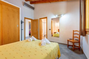 3 bedrooms, iron/ironing board, free WiFi, bed sheets - Mediterranean Finca "Es Puch" with Mountain view, Balcony, Garden, Terrace & Pool (BUGER)